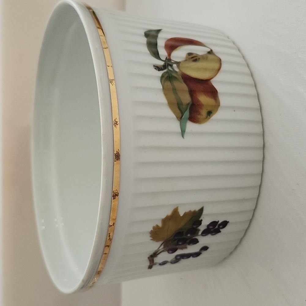 Vintage worcester Casserole bowl